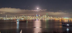 180 degree, unobstructed bluff view!